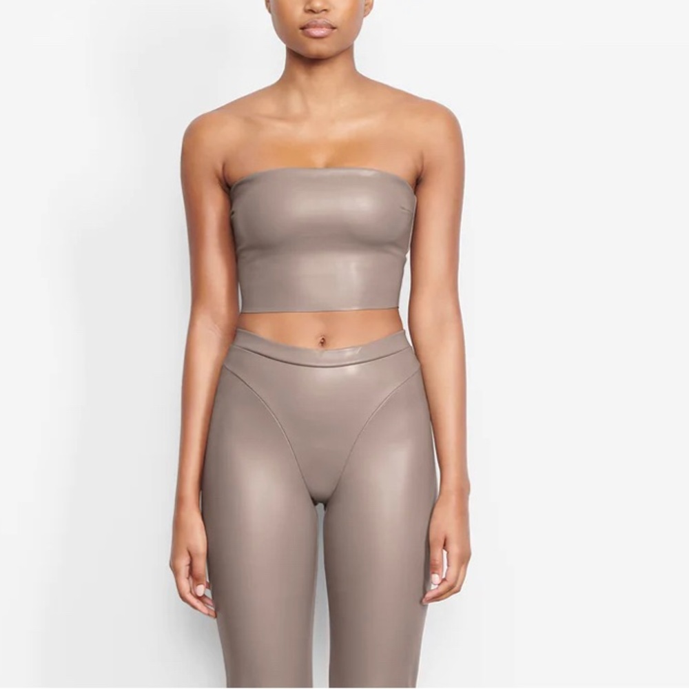 SKIMS FAUX LEATHER TUBE TOP in Cement, size M